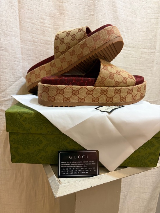 Gucci Shoes - Gucci monogram Brown GG Canvas Platform Slide Sandals with Burgundy Insole
